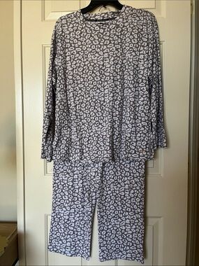 Women’s BCBG Gray & White Leopard Print Lounge Set